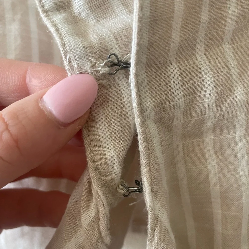 Abercrombie & fitch cream and white stripped cropped tank top with tie & clasps - Picture 3 of 4